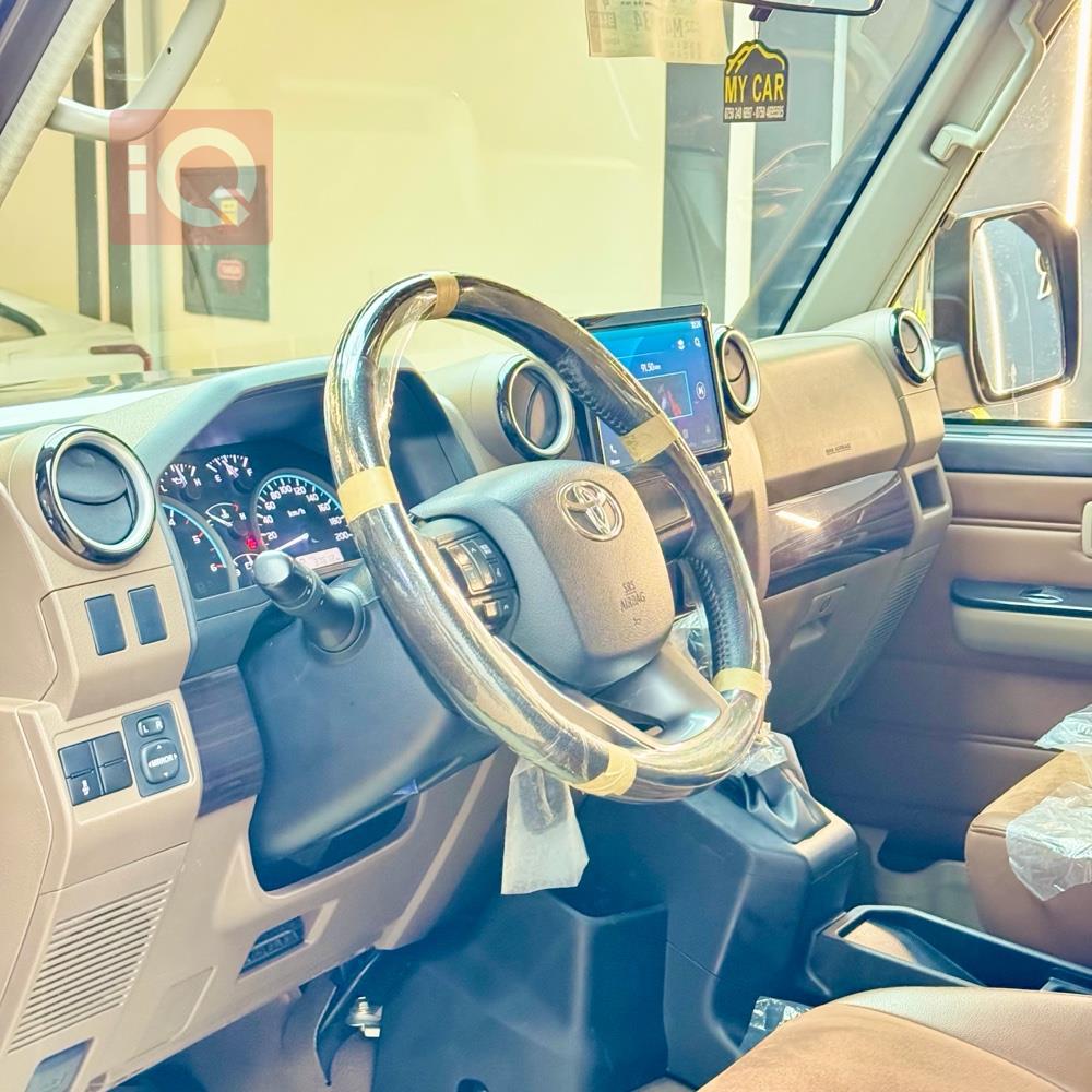 تۆیۆتا لاند کرۆزەر ٧٠ پیکاپ